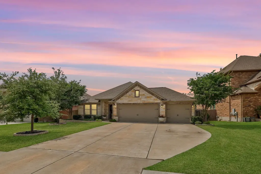 7704 Leonardo Drive, Round Rock
