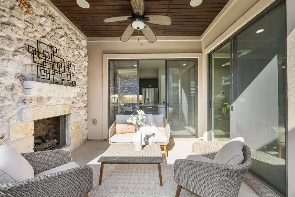404 Jeffrey David Lane E, Austin