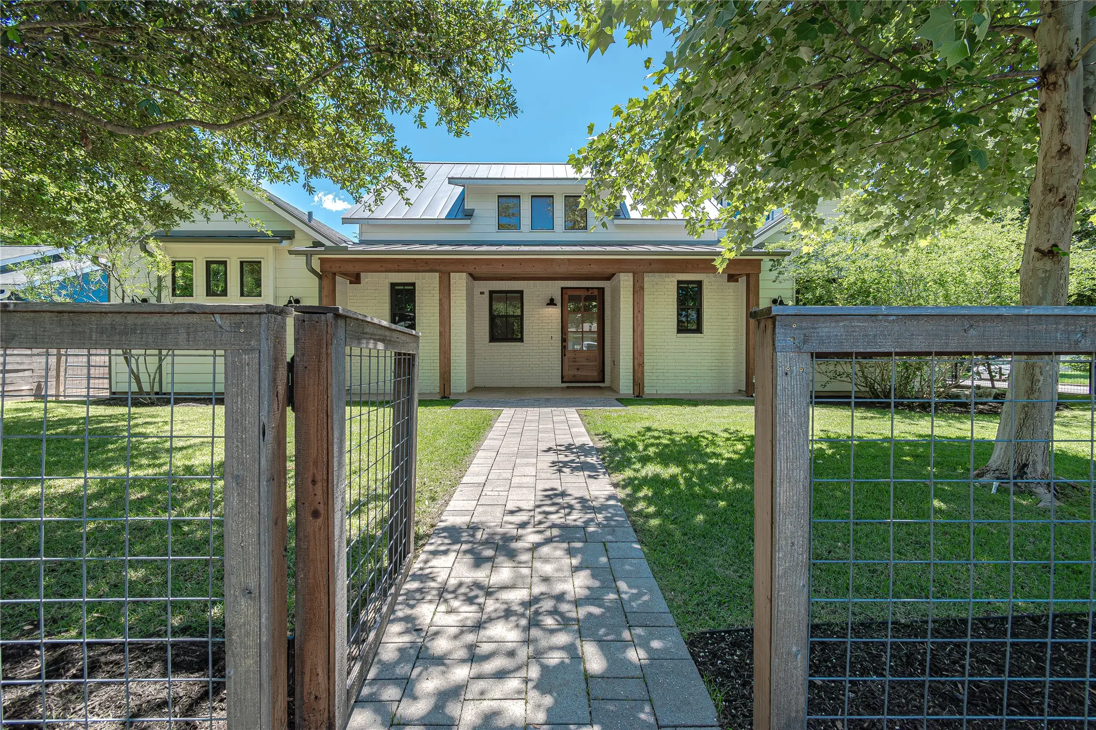 Photo of Listing #1056855