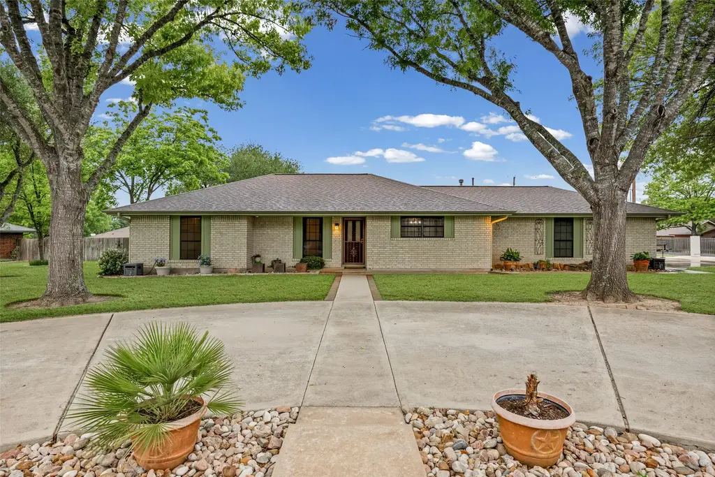 1608 Samoa Court, Pflugerville