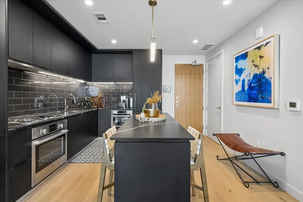 44 East Avenue 3004, Austin