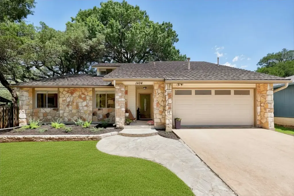 1404 O K Corral, Austin
