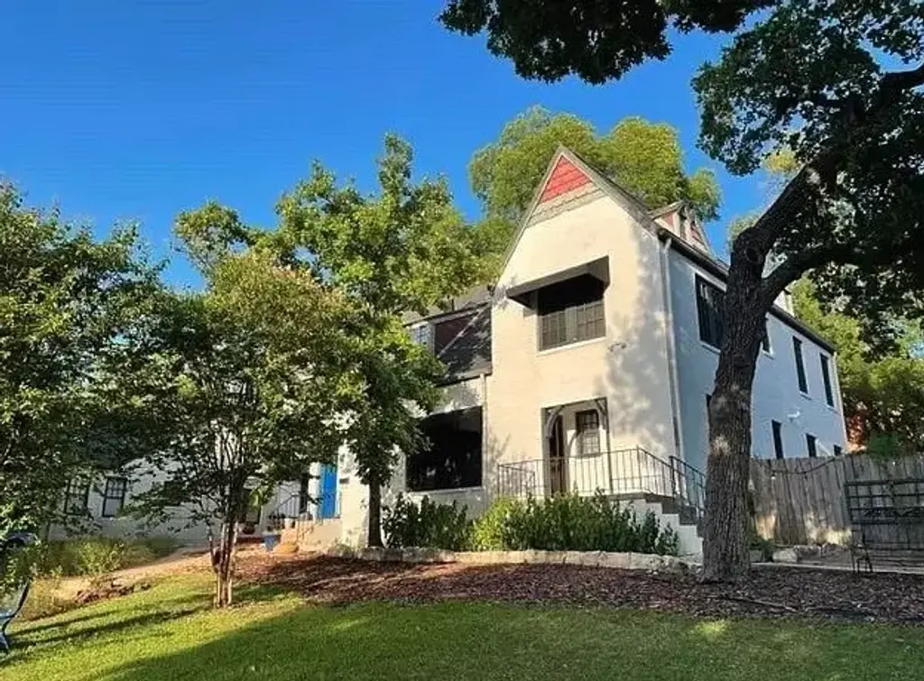 1628 Palma Plaza, Austin