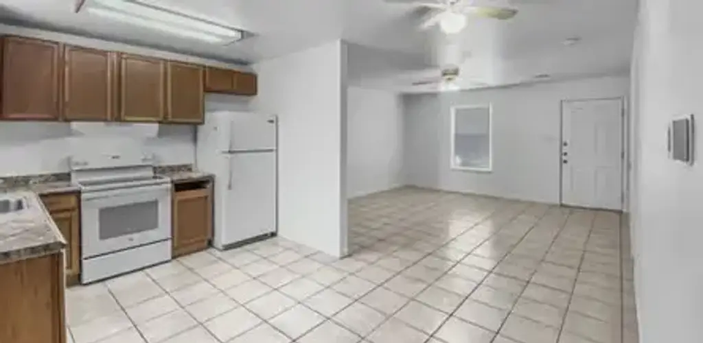 8701 N Highway 77 107, Lexington
