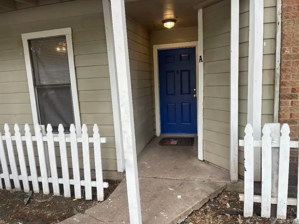 1902 West Loop B-1, Austin