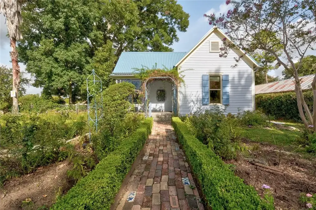 101 Short Street, Smithville