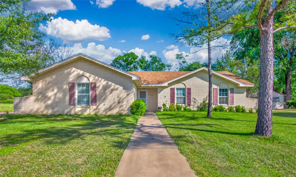719 W Karnes Drive, Robinson