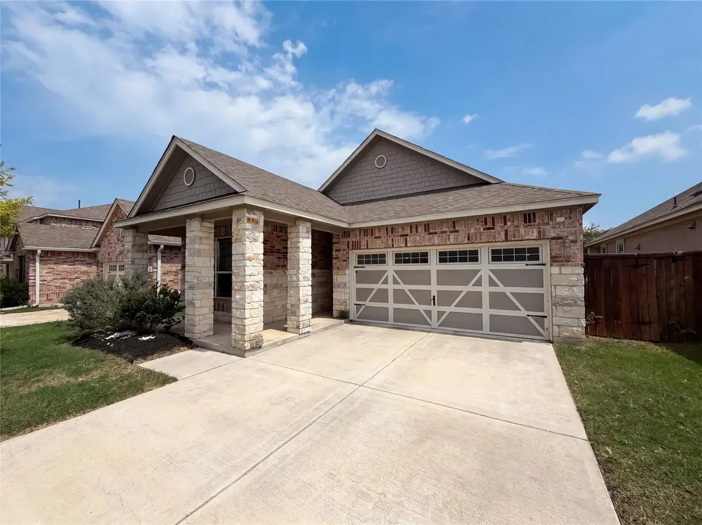 401 Fort William Street 33, Hutto