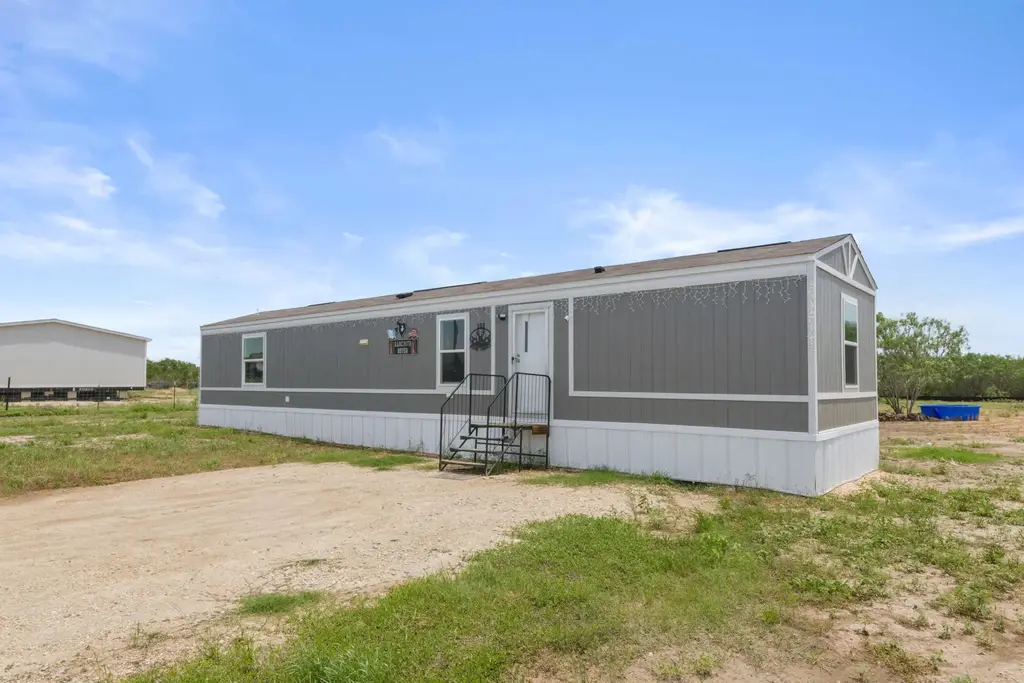 305 Blue Quail Street, Dale