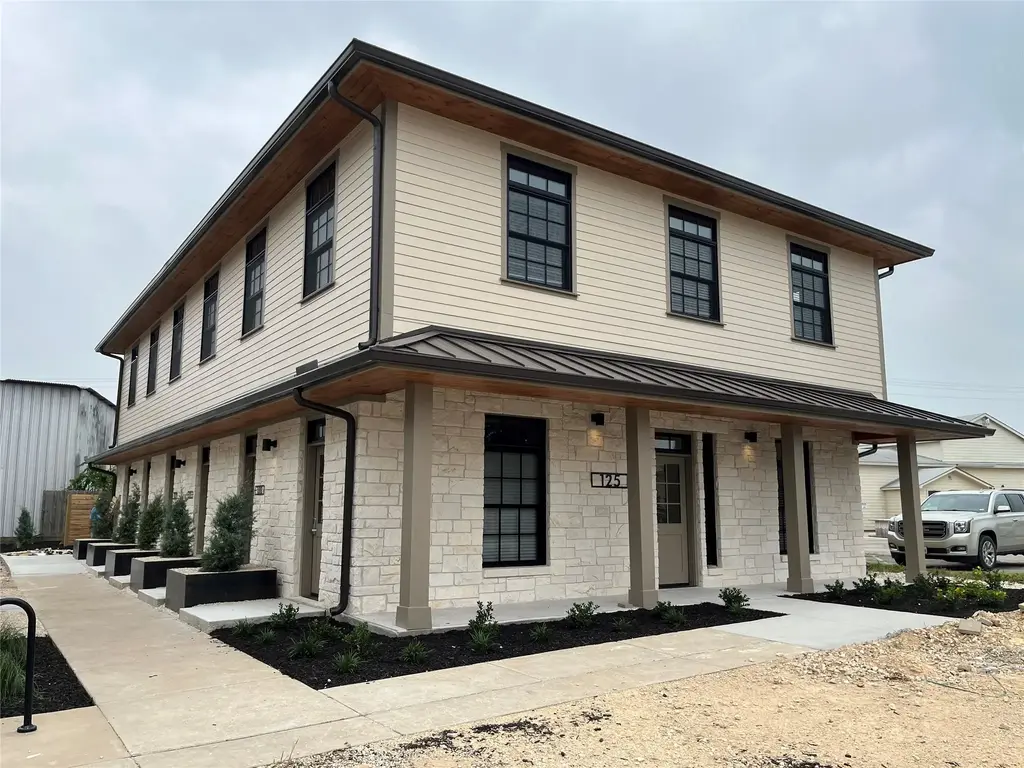 125 Rose Street 100, Buda