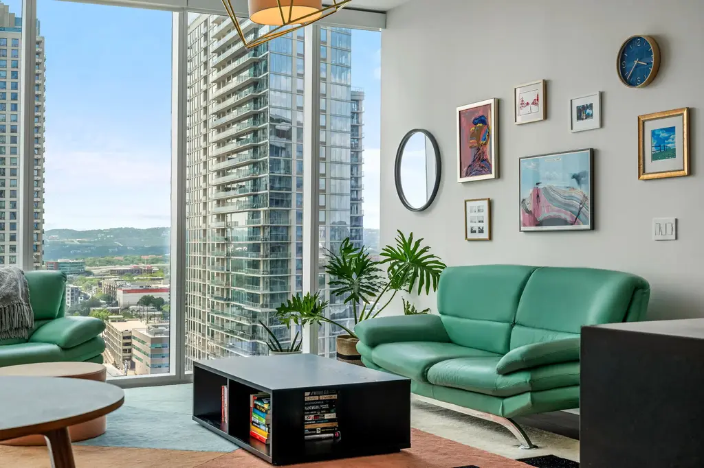 301 West Avenue 2009, Austin