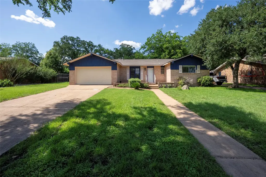 807 Country Club Road, Georgetown