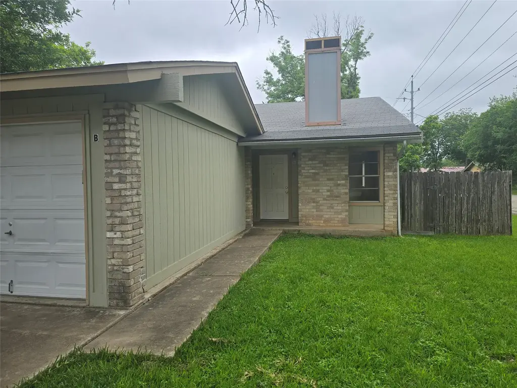 420 Vista West Court B, Bastrop