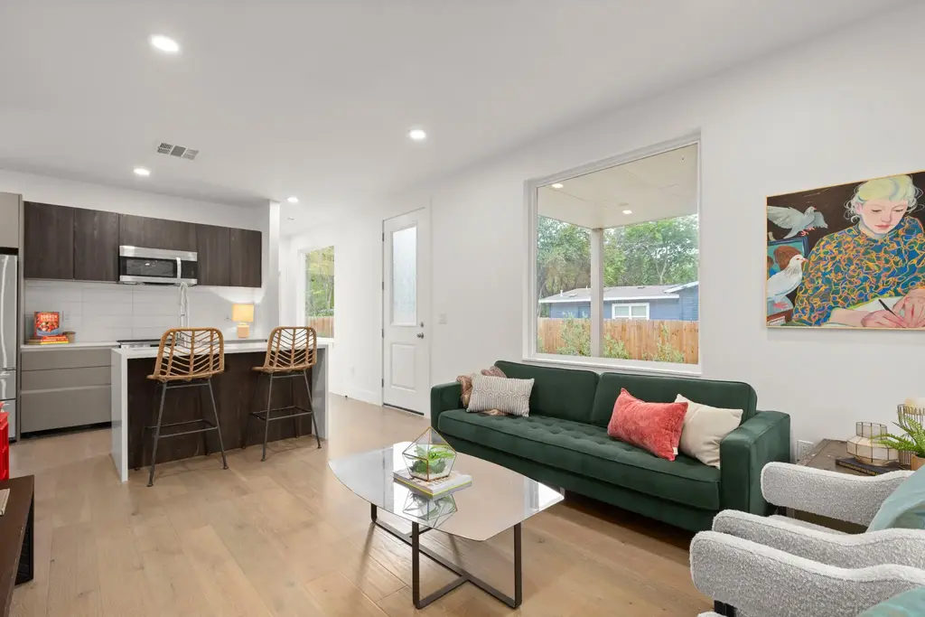 403 Middle Lane B, Austin
