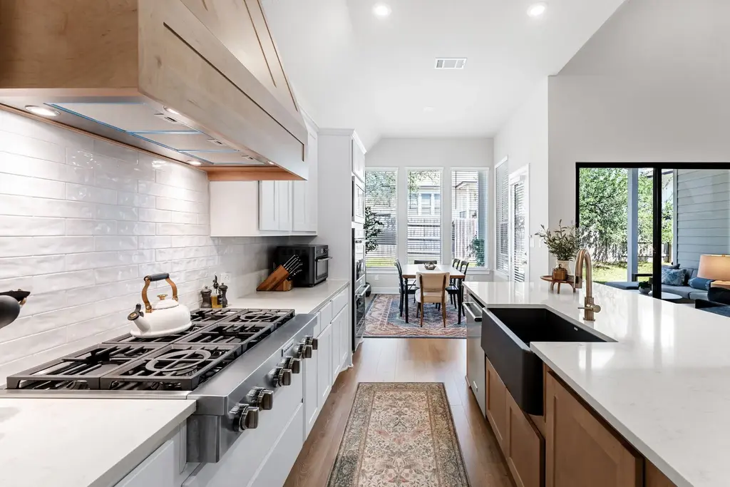 416 Crescent Heights Drive, Georgetown