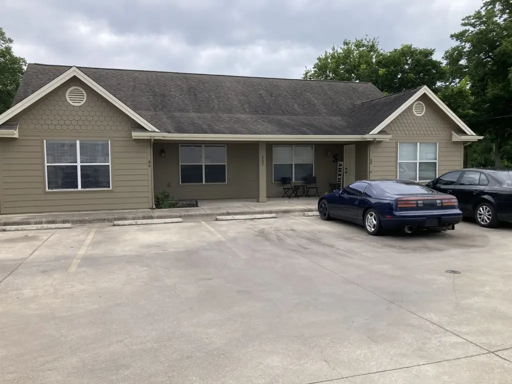 203 Railroad Street 4a, Buda