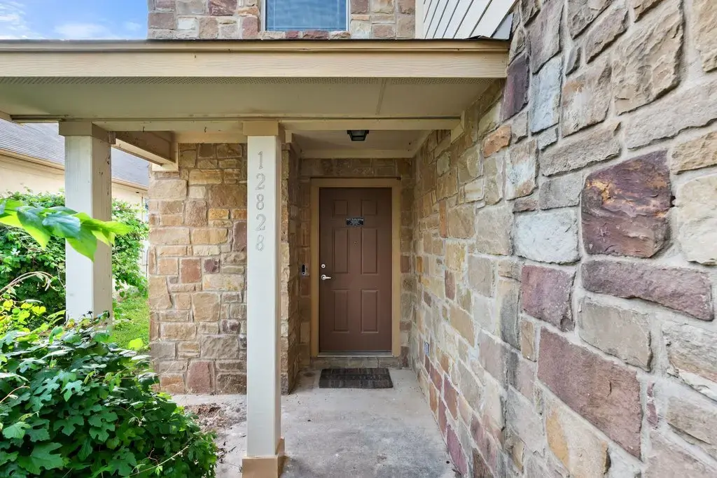 12828 Snow Lane, Manor