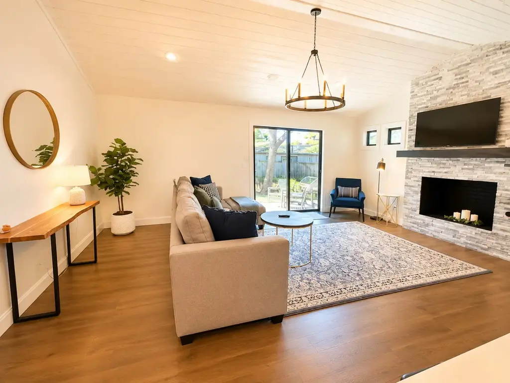 9002 Lodge Court, Austin