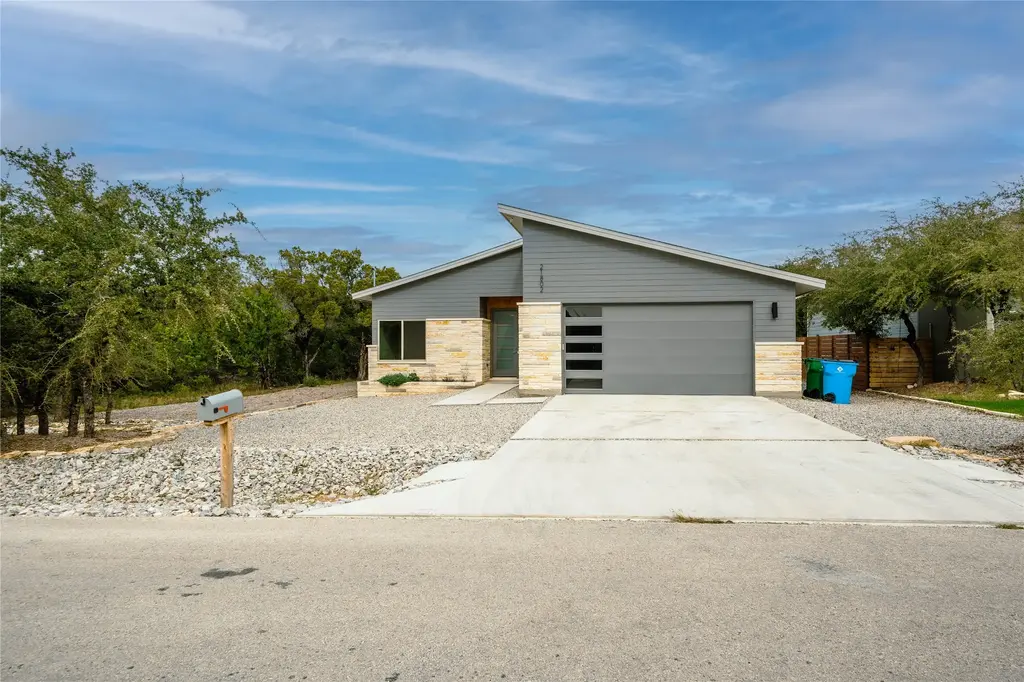 21802 Surrey Lane, Lago Vista