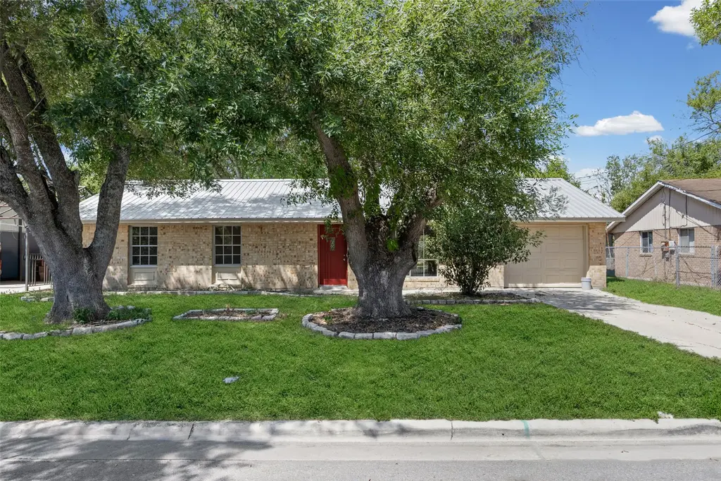 1401 Trinity Street, Lockhart
