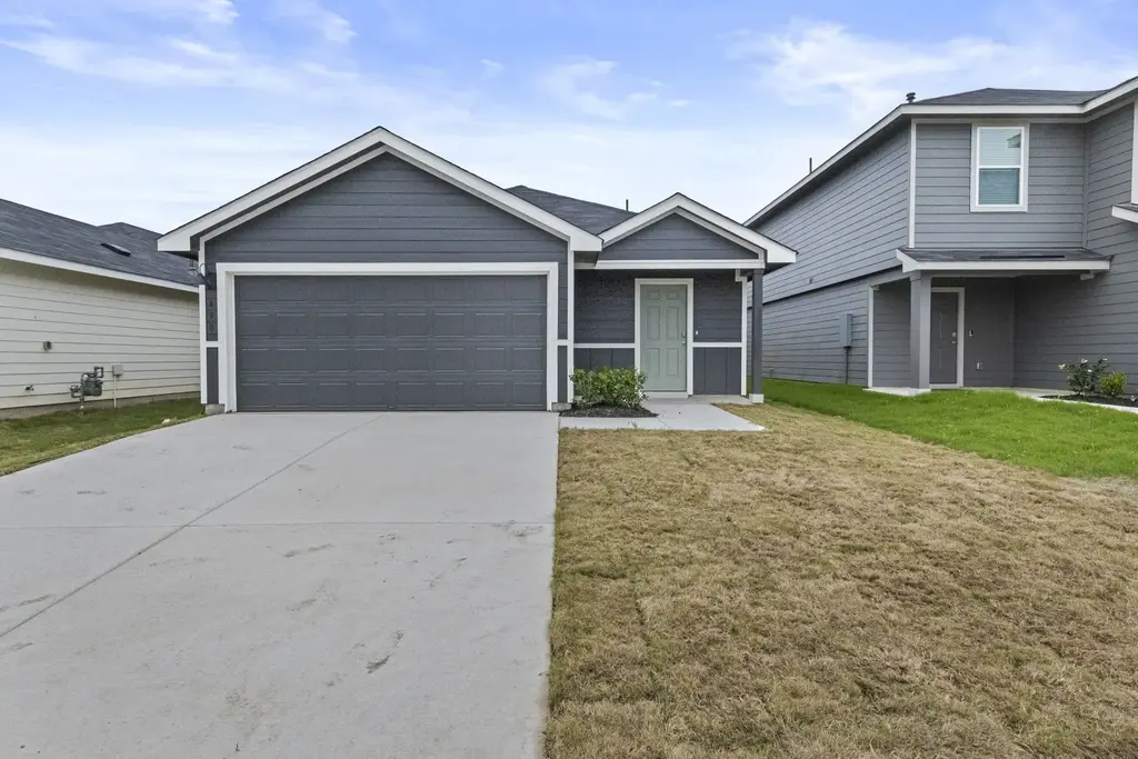 490 Low Pasture Trail, Maxwell