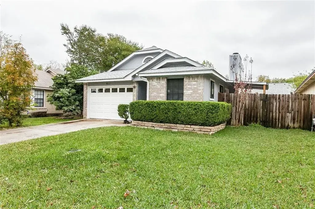 911 Greenbriar Loop, Round Rock