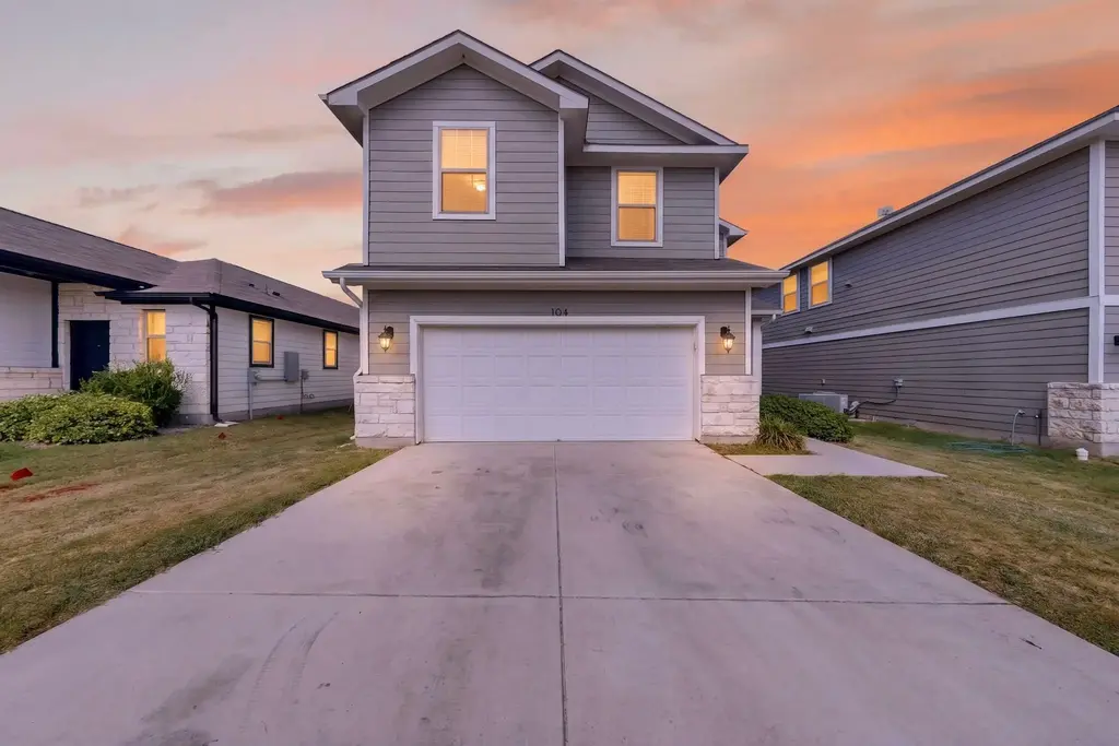 104 Batjac Alley, Jarrell