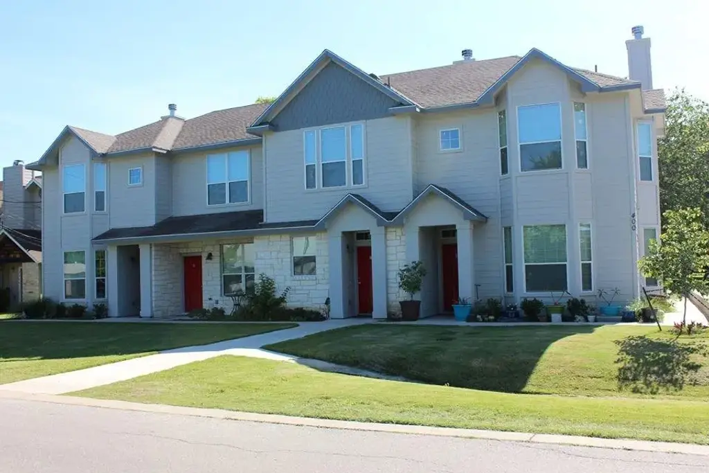 400 West Street C, Hutto