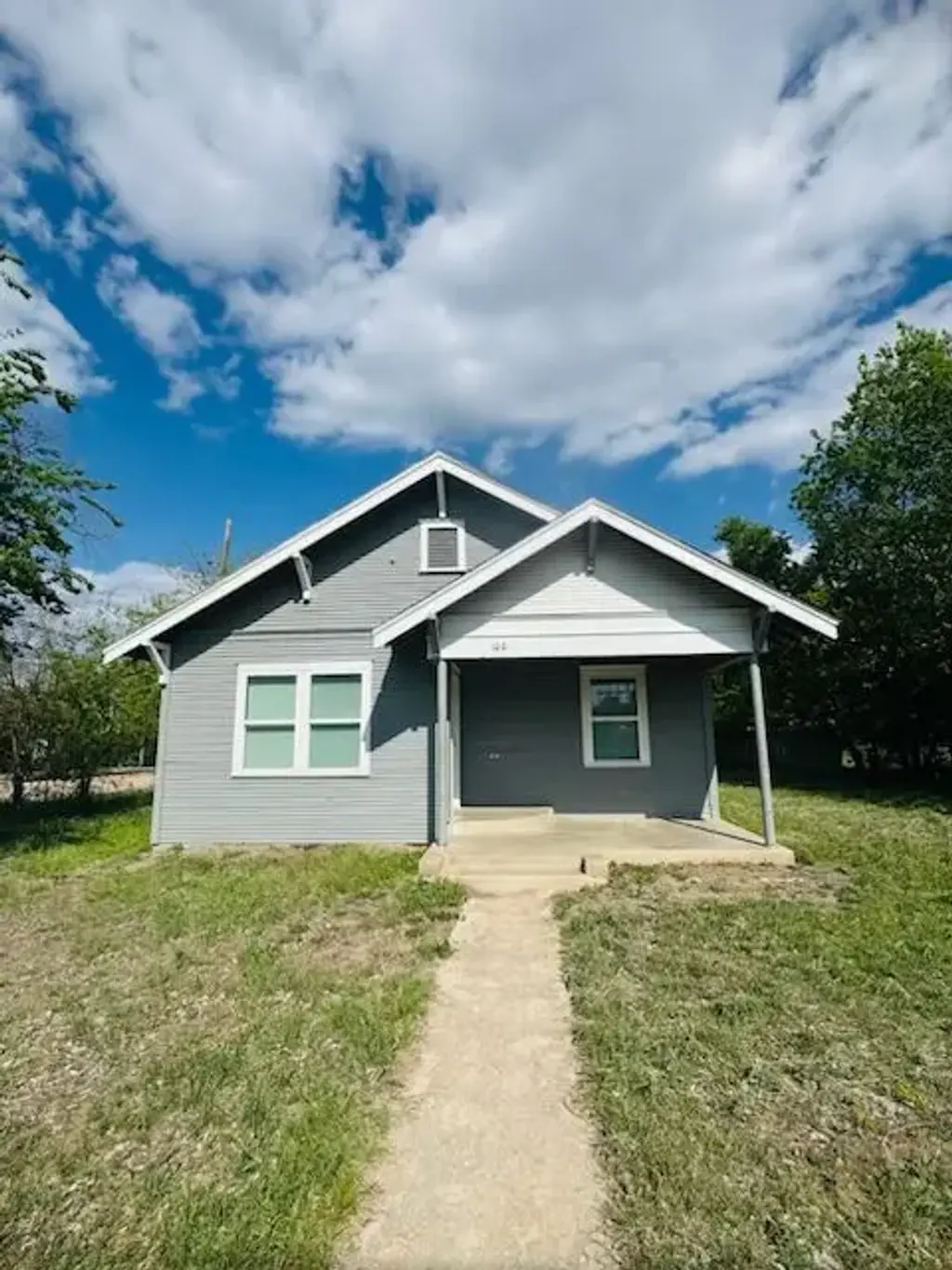 100 N Brazos Street, Lockhart