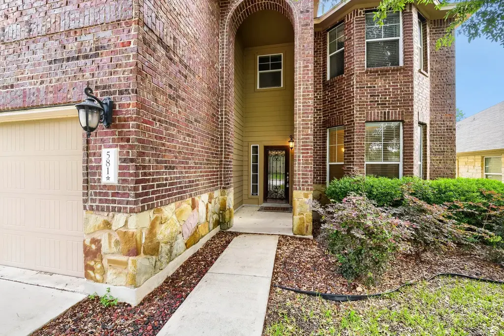 581 Middle Creek, Buda