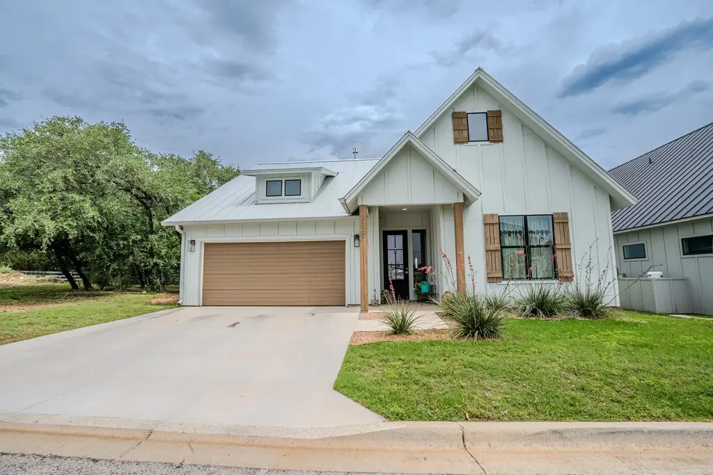 2320 Kellie Brooke Road, Spicewood