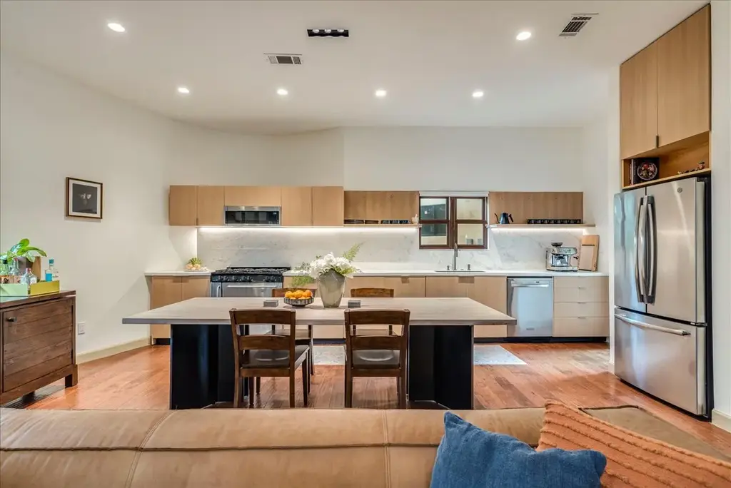 3012 S 4th Street B, Austin