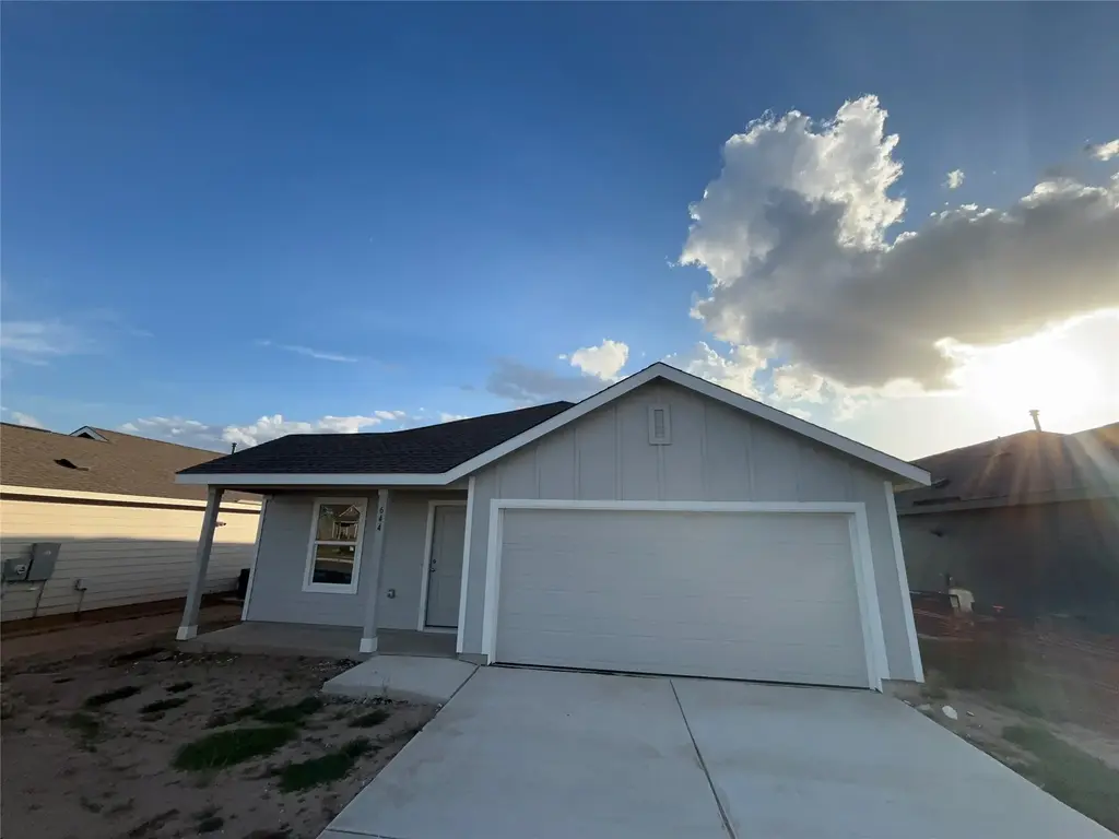 644 Whoopers Loop, Kyle