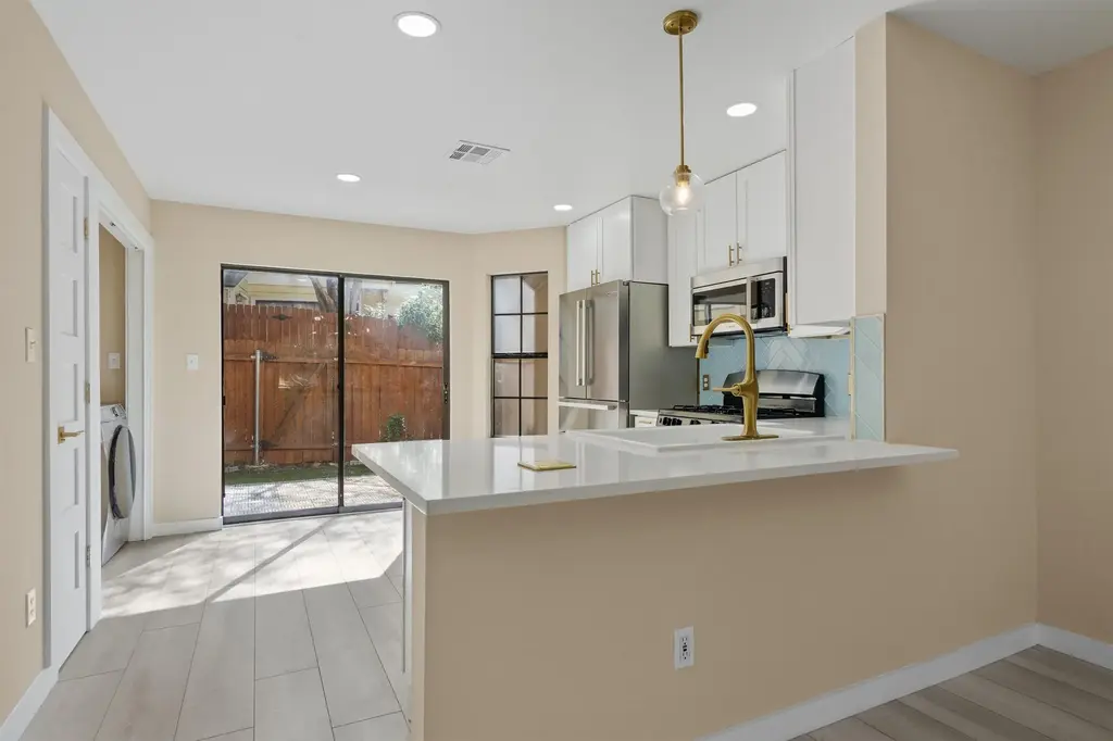 11901 Swearingen Drive 105, Austin