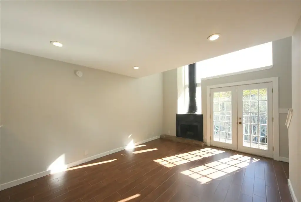 1600 West Avenue 18, Austin
