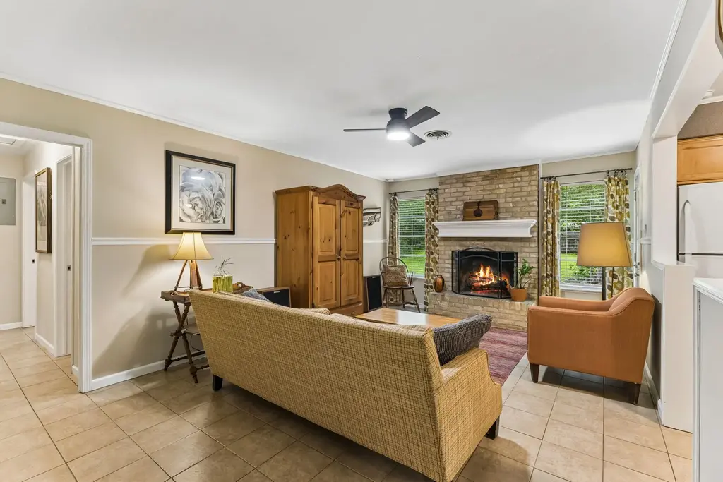 6902 Notre Dame Drive, Austin