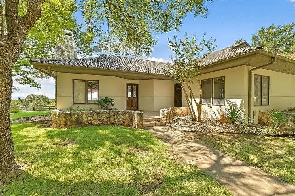 1607 Clubhouse Hill Drive, Spicewood