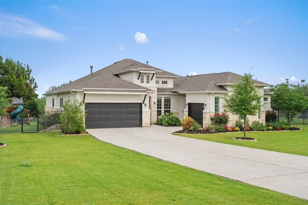 621 Kinnikinik Loop, Austin