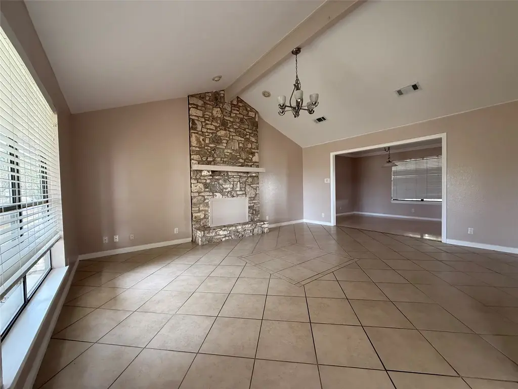 5850 Dacy Lane, Buda