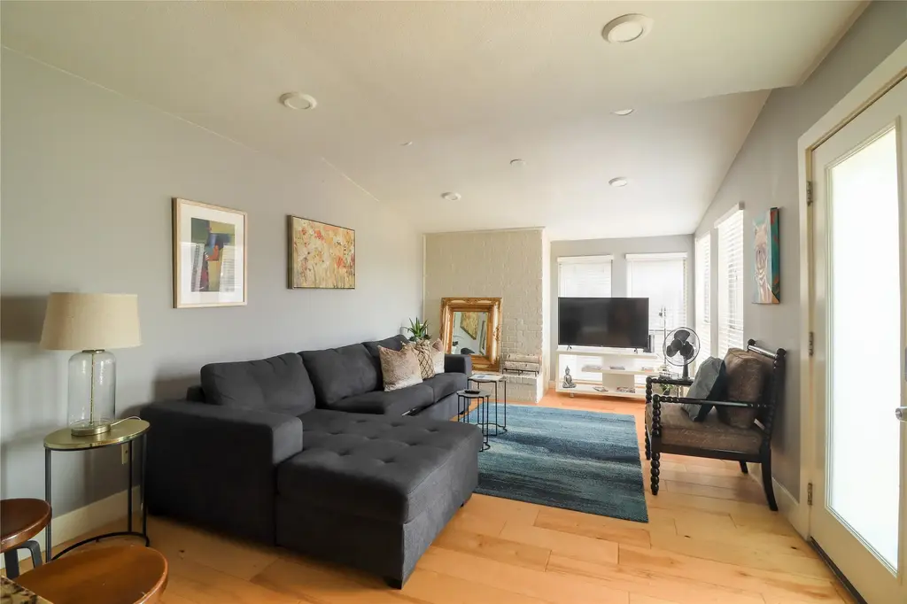 909 Reinli Street 221, Austin