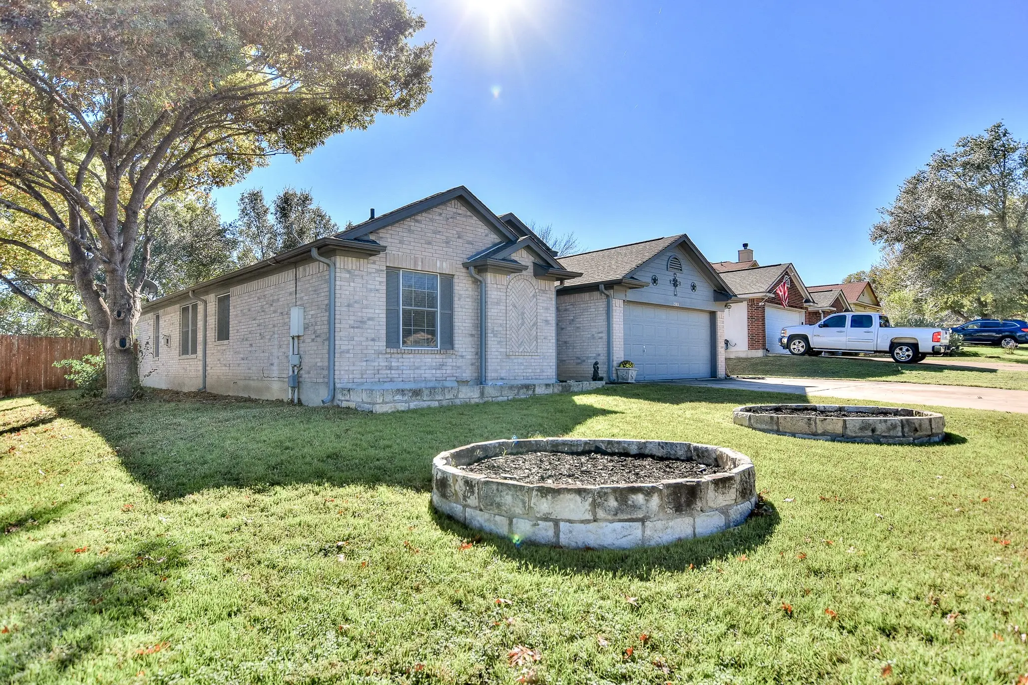 Photo of Listing #1607404