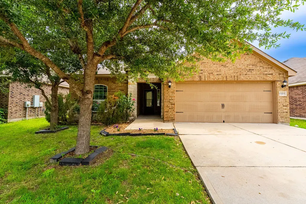 13213 Clara Martin Road, Manor