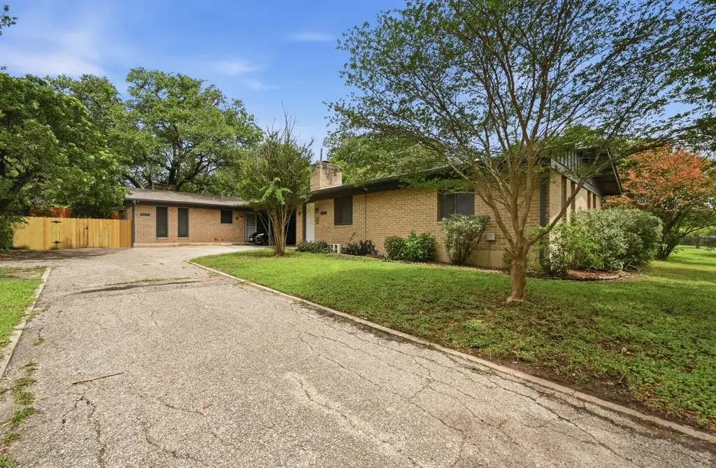 8910 Little Walnut A, Austin