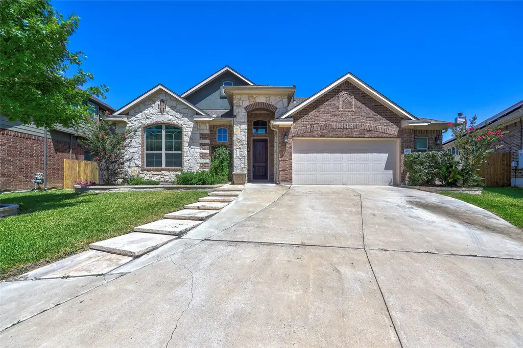 409 Betony Loop, Buda