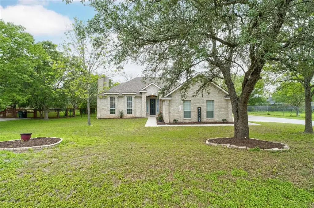 202 Meadow Woods Drive, Kyle