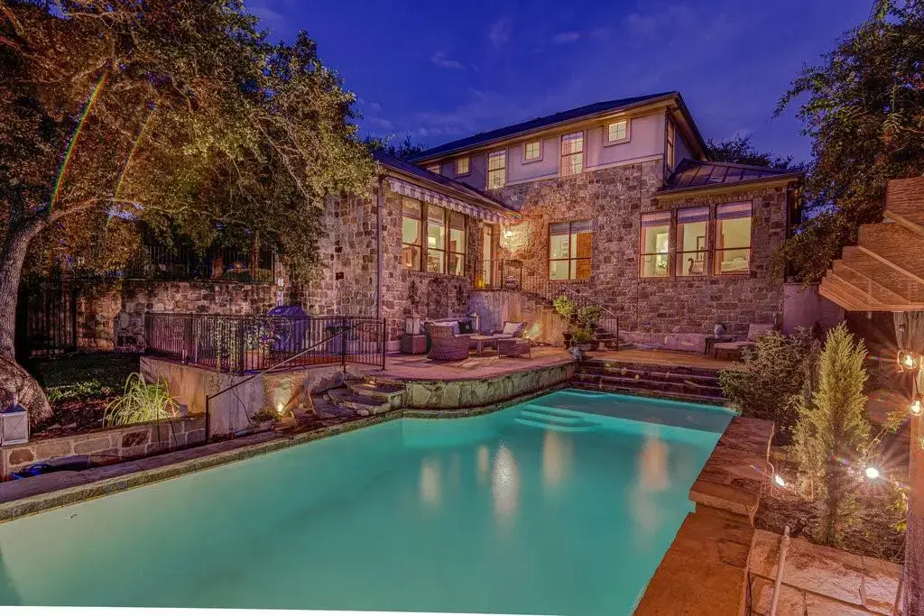 303 Rolling Green Drive, Lakeway