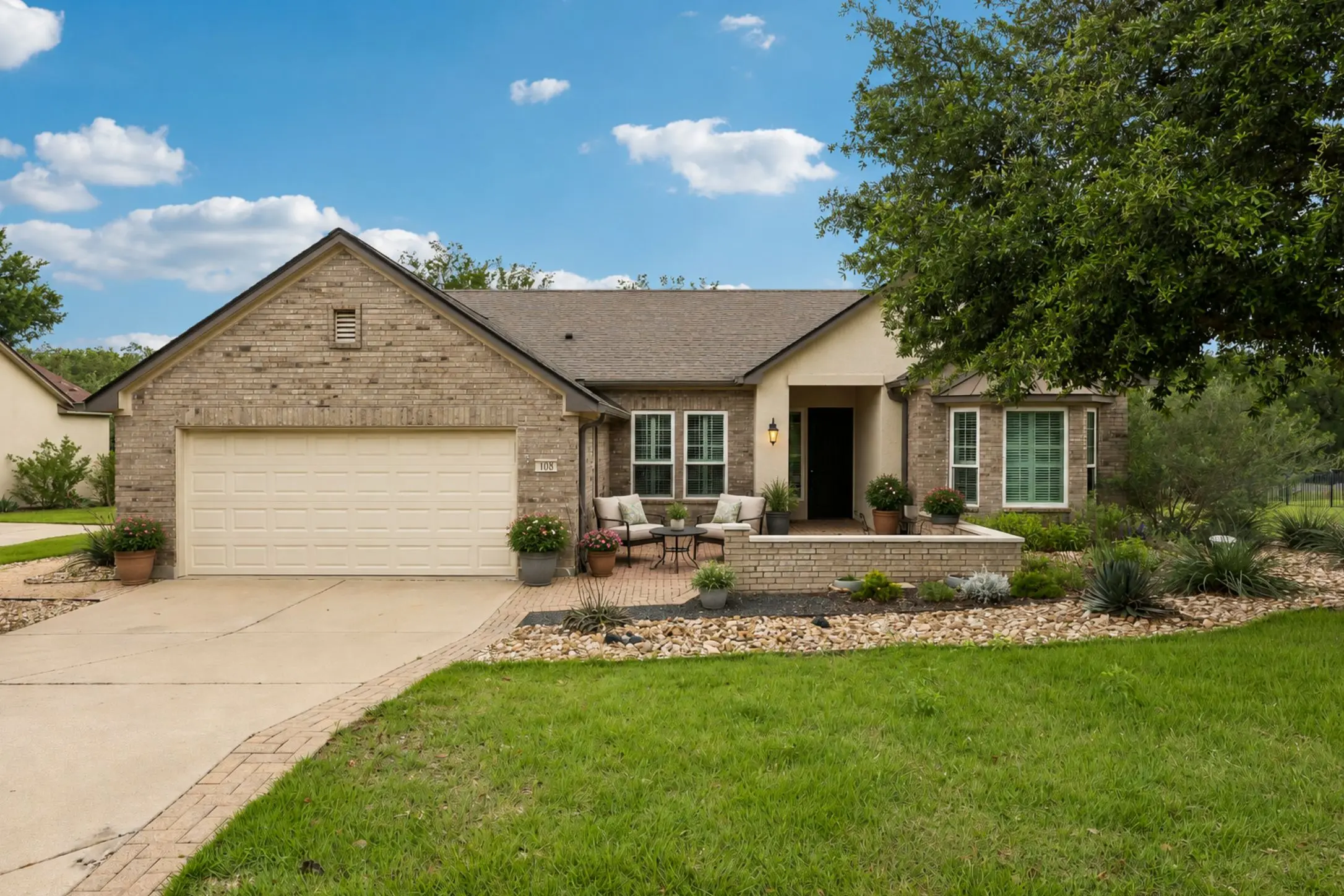 Photo of Listing #3377562