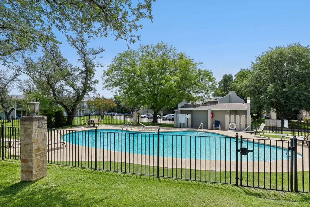 100 Lido Circle H2, Lakeway