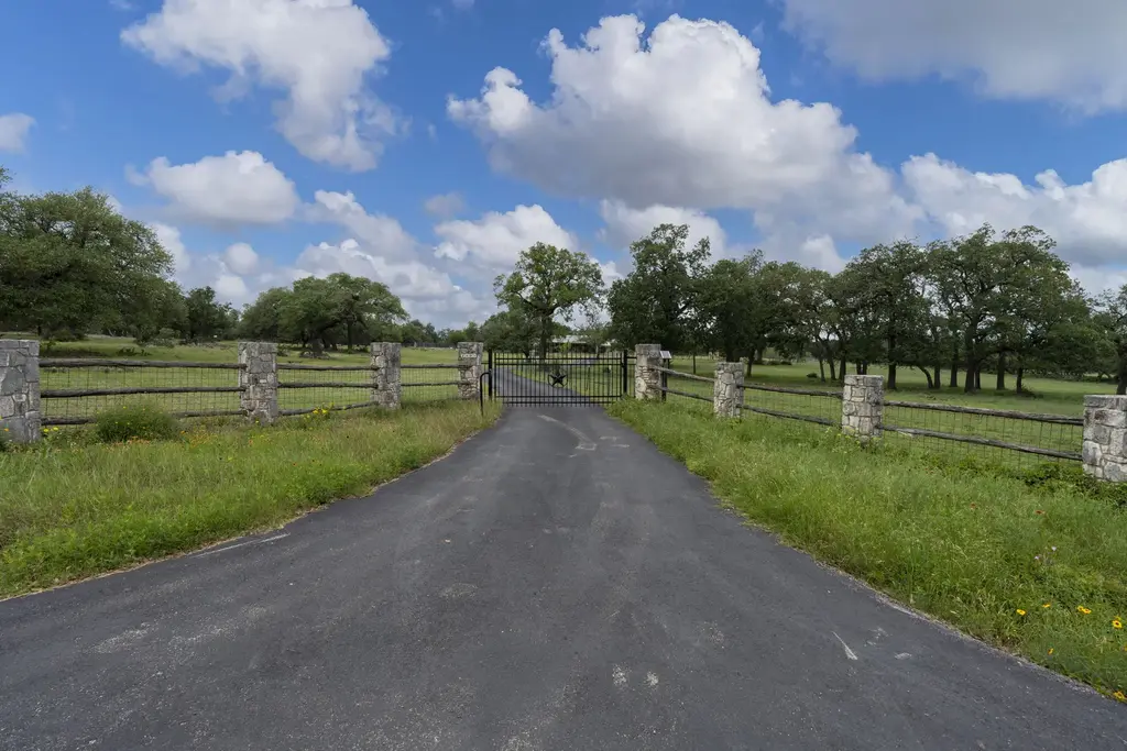 2501 Lone Man Mountain Road, Wimberley