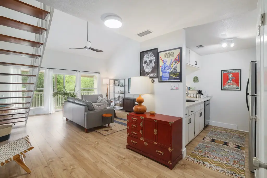 1818 S Lakeshore Boulevard 25, Austin